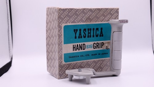Yashica hand grip 6x6 tlr - hand,