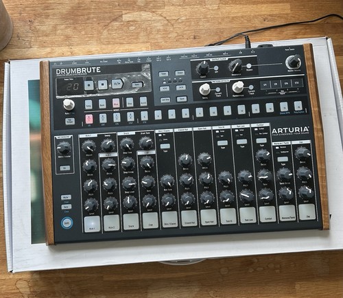Arturia drumbrute analog - analog, drum