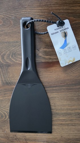 Flexible pizza dough scraper - flexible,