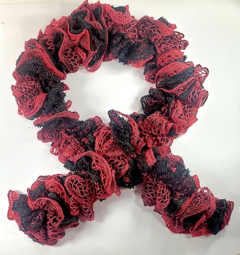 Red and black sashay yarn - red,