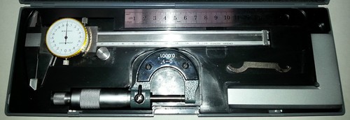 4pc engineers measuring - 4pc, ~