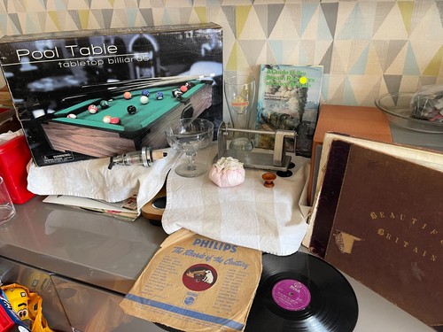 Bundle bric brac - a, pool