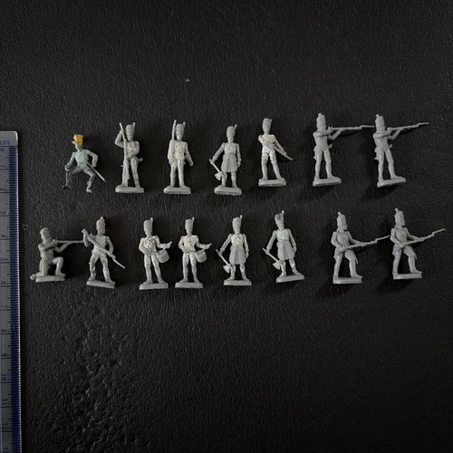 Plastic vintage soldiers - plastic,