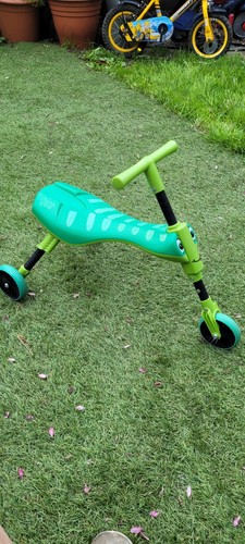 Grasshopper scuttlebug - grasshopper,