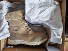 NEW(BOXED) UGG ADIRONDACK III