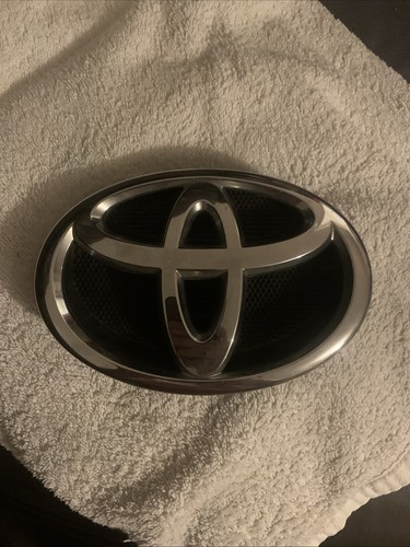 Genuine 2009 toyota avensis - toyota,