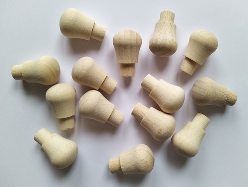 Beech small wooden shaker - small, pegs