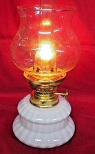 SMALL WHITE WORKING OIL LAMP--