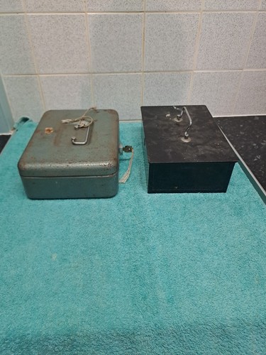 Two vintage metal cash box - ,