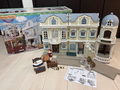 Sylvanian families grand hotel - families,