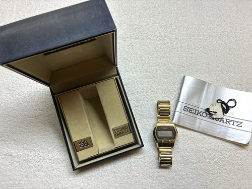 1975 seiko quartz lcd watch - quartz,