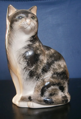 Babbacombe pottery cat sitting - pottery,