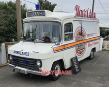 PHOTO  UMA689R BEDFORD AMBULANCE MOUNT HILL HALSTEAD  NOW SERVING MAC'N'CHEESE A