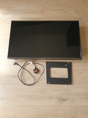 Samsung with remote and - 32", tv