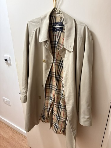 Burberry beige trenchcoat - beige,