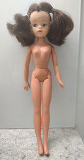 Vintage Sindy doll - long brunette hair, 033055X 