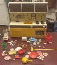 Vintage Pedigree Sindy Kitchen Unit And Pots Pans Plates house  Job Lot - lot 1
