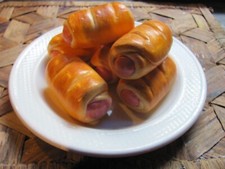 ARTIFICIAL FARMHOUSE COUNTRY KITCHEN BAKERY MINI SAUSAGE ROLLS PROP FOOD