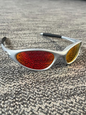 Oakley Minute 1.0: Silver Wrap