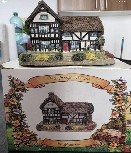 Leonardo house resin - leonardo,