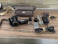 Canon Legria HF200 HD cmos, 2 batteries/memory card, functional.