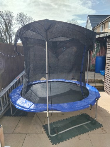 8ft trampoline with roof - 8ft,