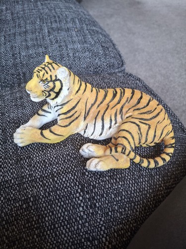 Resin tiger with black - resin,