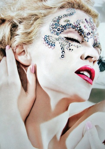 Kylie-Minogue-Staggering-New-C
