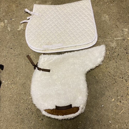 White saddle cloths - x,
