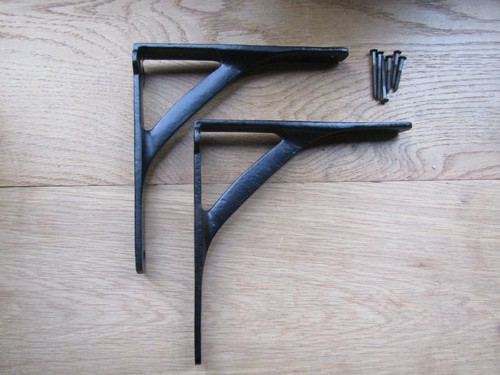 Pair gallows cast - of,