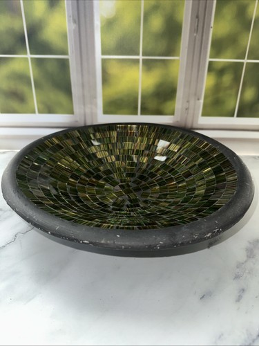 Greenish yellow black glass - greenish/yellow,