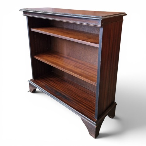 Mahogany open bookcase display - open,
