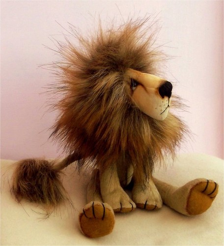 Charlie soft toy lion - , sewing