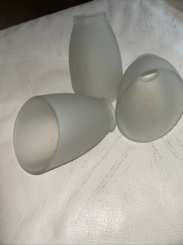 Lot 194 three opaque glass - lot,