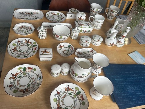 Wedgwood hunting scene set - set,