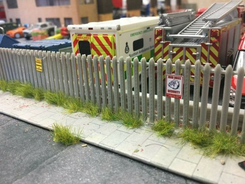 Scale security fencing - 1:76,
