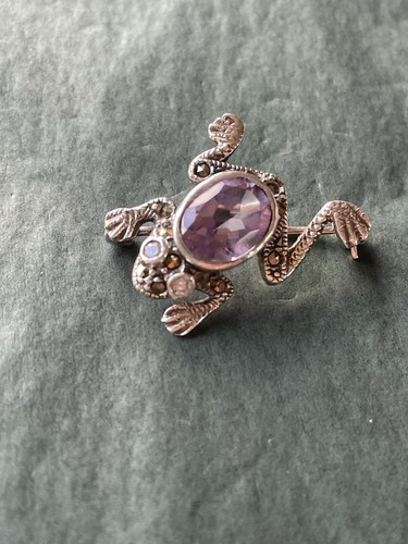 Silver frog set with - frog,