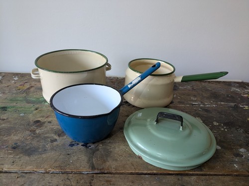 Job lot enamel metal sauce - lot,