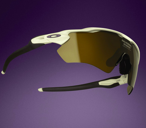 Oakley pas normal - x,