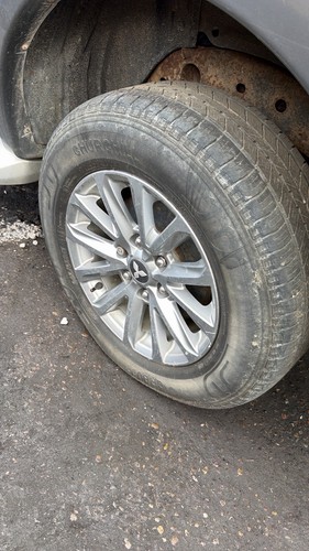 Mitsubishi l200 genuine - 17",