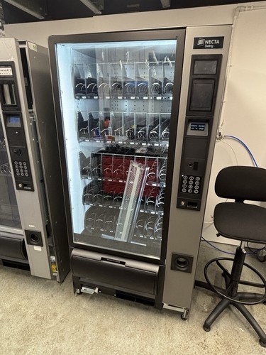 Vending machine necta evoca - machine,