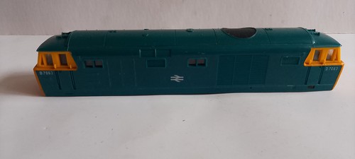 Hornby class d7063 hymek - hornby, 35
