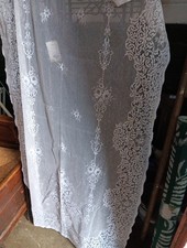 VINTAGE White Lace Net Floral