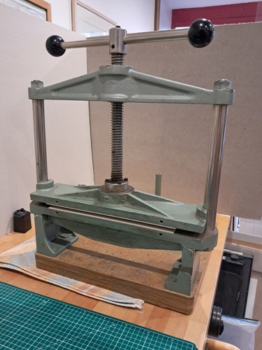 Multi purpose book - press, for