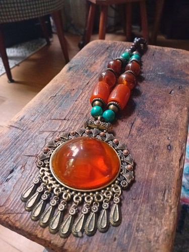 Vintage amber lucite necklace - amber,