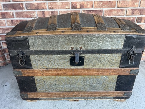 Vintage wood steamer - trunk, w