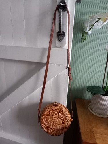 Asos round woven rattan - round,