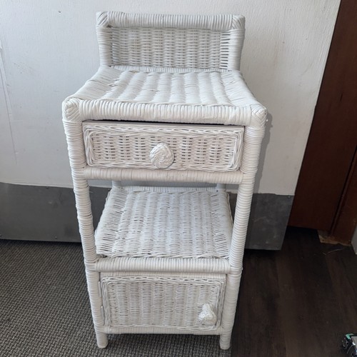 Vtg wicker rattan end - rattan, table