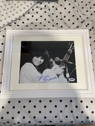 Linda ronstadt signed photo - ronstadt,