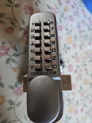 Master lock wall - master, coded